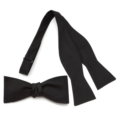 Corbata de moño de seda formal negra a rayas diplomáticas