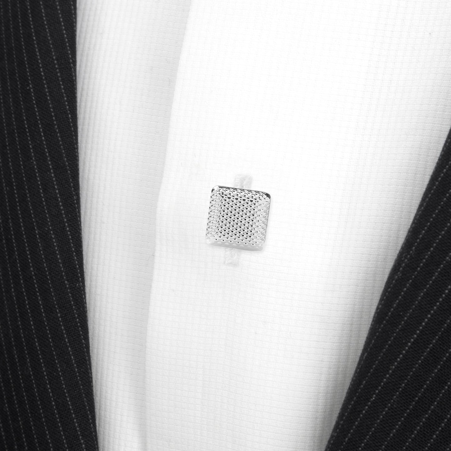 Pendientes cuadrados con textura plateada