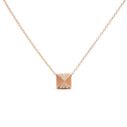 Collar con colgante de pirámide con acabado mate y diamantes de 1/4 Cttw de oro amarillo de 14K (Color G-H, Claridad SI1-SI2) - 18 pulgadas