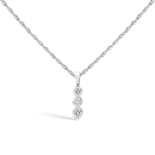 Collar con colgante de tres diamantes de plata de ley .925 con diamantes cultivados en laboratorio de 1/7 quilates - 18 pulgadas