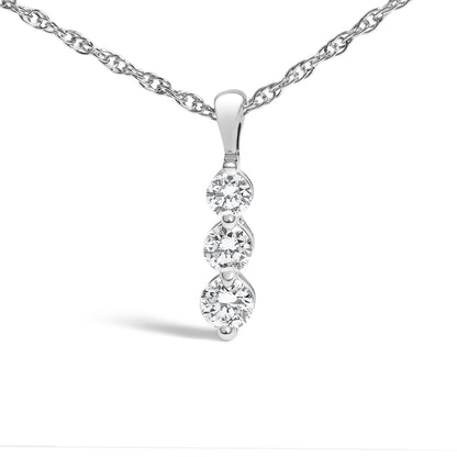 Collar con colgante de tres diamantes de plata de ley .925 con diamantes cultivados en laboratorio de 1/7 quilates - 18 pulgadas