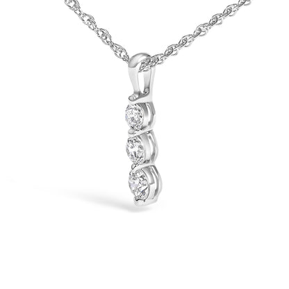 Collar con colgante de tres diamantes de plata de ley .925 con diamantes cultivados en laboratorio de 1/7 quilates - 18 pulgadas
