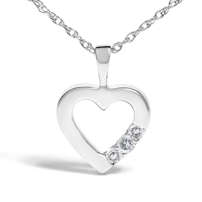 Collar con Colgante de Corazón de Tres Piedras de Diamante Creado en Laboratorio de Plata Fina de .925 de 1/4 Cttw - 18 Pulgadas
