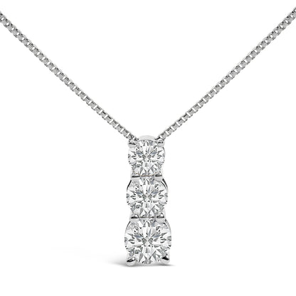Collar con colgante de tres piedras con diamantes cultivados en laboratorio de 1/2 ct en oro blanco de 14K