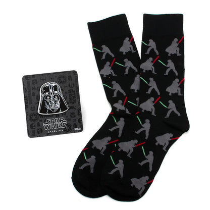 Calcetines negros con batalla de sables de luz de Darth Vader y Luke Skywalker de Star Wars y set de regalo de pin de solapa de Darth Vader
