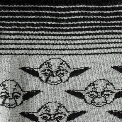 Calcetines de vestir Star Wars Yoda con patrón degradado en gris y negro con pin de solapa del emblema Jedi