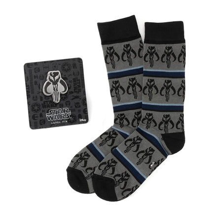 Set de regalo de calcetines a rayas y pin de solapa Mythosaur de Mandalorian de Star Wars