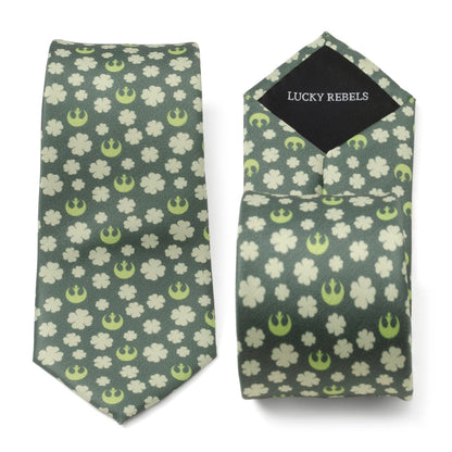 Corbata verde trébol y el escudo de la Alianza Rebelde de Star Wars