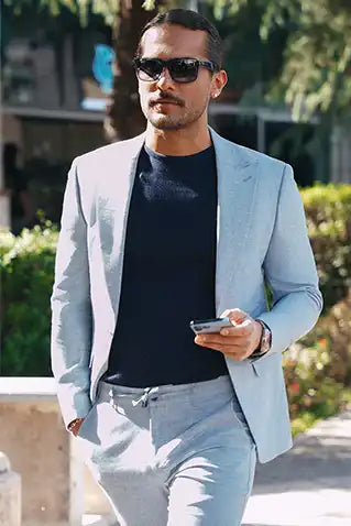 El traje a medida (azul cielo)