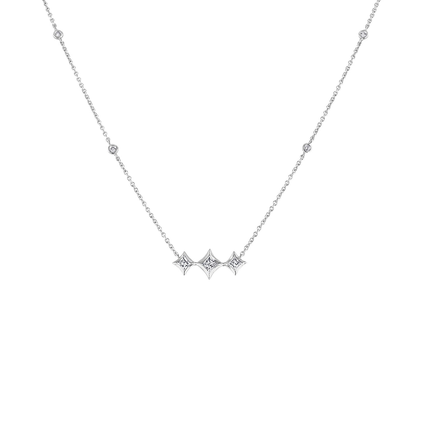 Collar de 10K oro blanco con bisel de 3 diamantes de princesa de forma de cometa y estaciones (color H-I, claridad SI2-I1) - 18 pulgadas