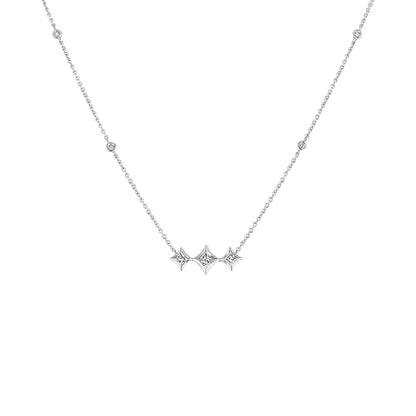 Collar de 10K oro blanco con bisel de 3 diamantes de princesa de forma de cometa y estaciones (color H-I, claridad SI2-I1) - 18 pulgadas