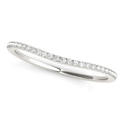 Alianza de Boda Curva con Diamantes Estilo Pavé de Oro Blanco de 14k (1/10 ct. de peso total)