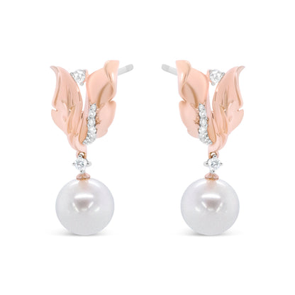 Pendientes de botón colgantes florales de oro rosa de 14K con diamantes redondos de 1/6 Cttw y perlas redondas de 8mm (color H-I, claridad I1-I2)