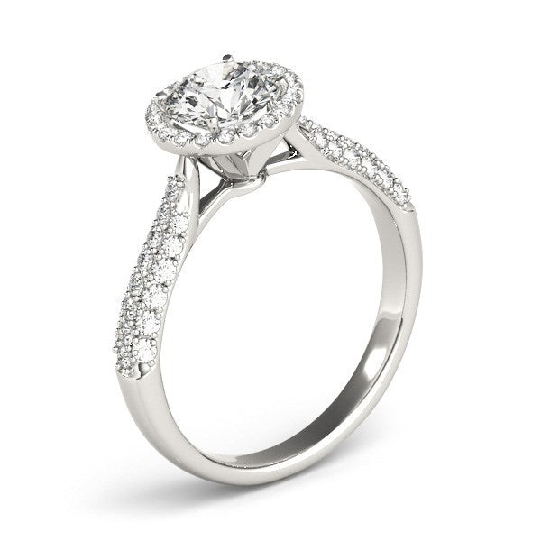 Anillo de compromiso con halo de diamantes en oro blanco de 14k y banda pavé (1 1/3 cttw)