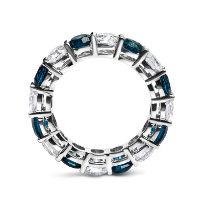 Anillo de oro blanco de 14 quilates con 6 1/4 Cttw de diamantes blancos creados en laboratorio y diamantes azules naturales tratados alternados (color F-G, claridad VS1-VS2)