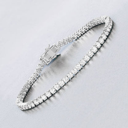 Brazalete de oro blanco de 14 quilates con diamantes de laboratorio de 5.10 quilates