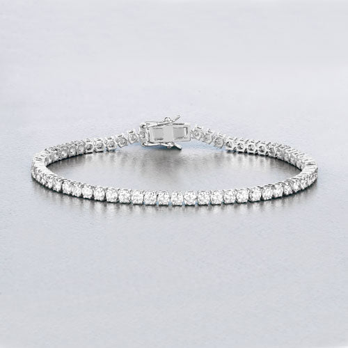Brazalete de oro blanco de 14 quilates con diamantes de laboratorio de 5.10 quilates