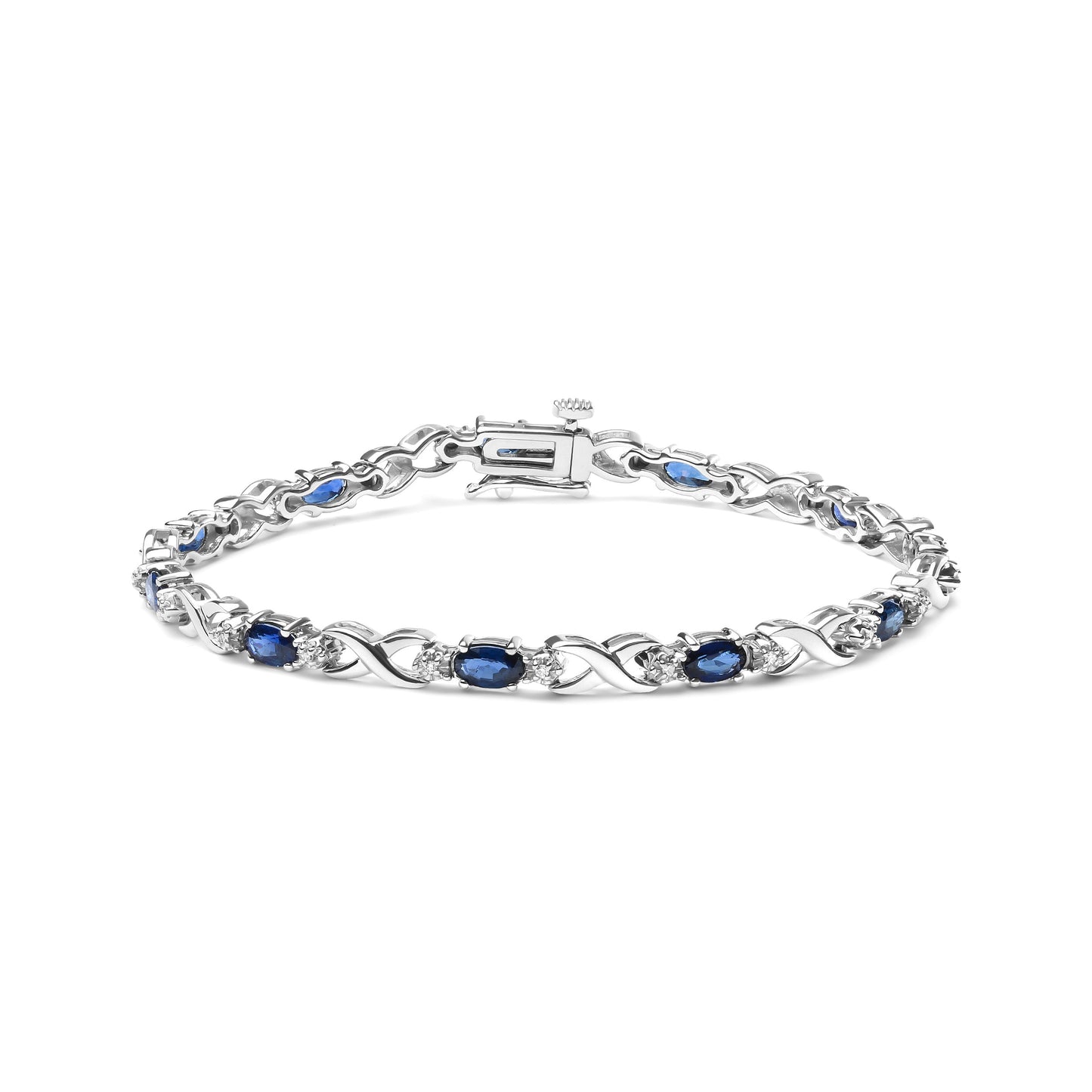 Pulsera de eslabones en "X" de oro blanco de 10K con zafiro ovalado de 5x4mm y diamantes de 1/10 Cttw engarzados en garra - Talla 7" (Color H-I, Claridad SI1-SI2)