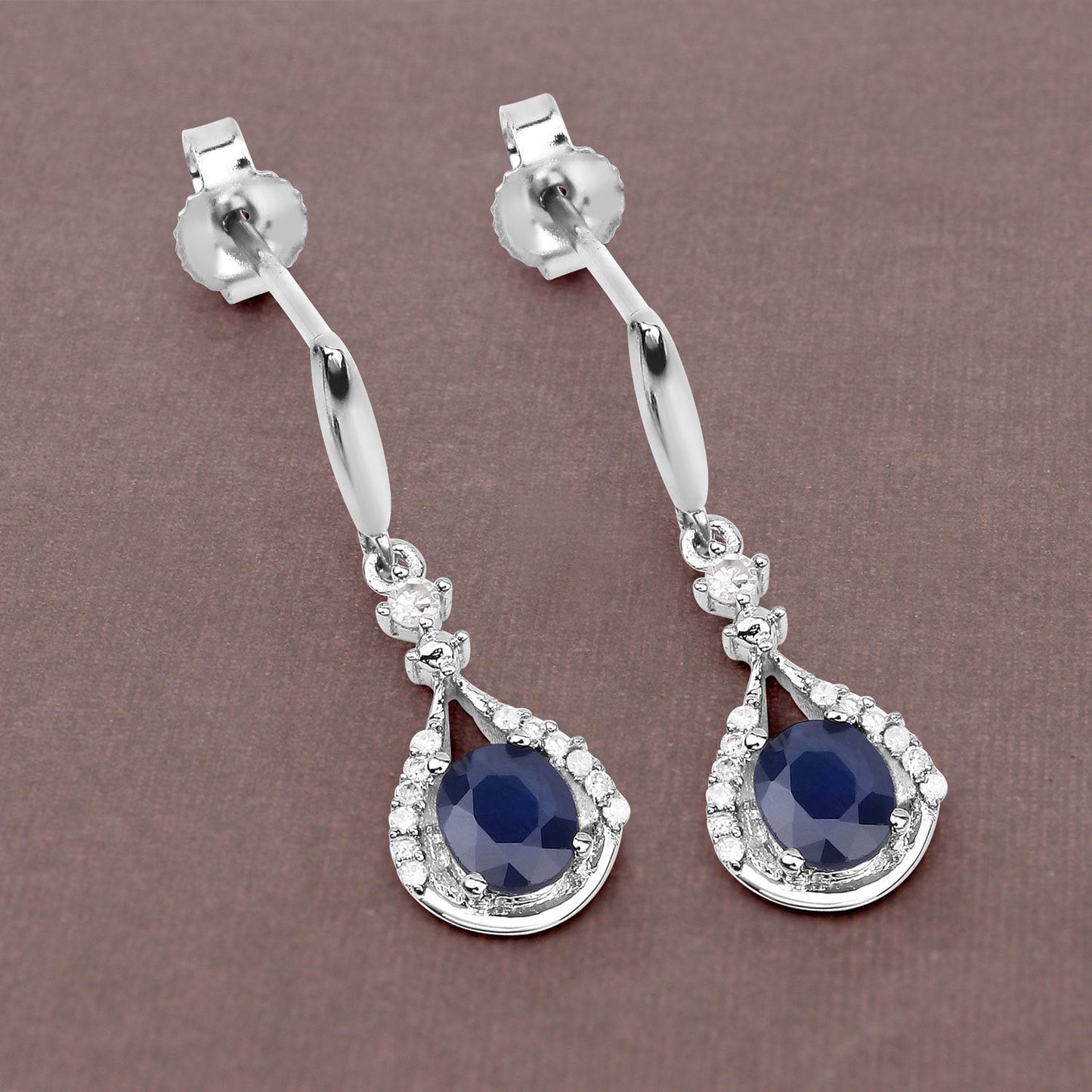 Pendientes de oro blanco de 14 quilates con zafiro azul auténtico de 0,86 quilates y diamantes blancos