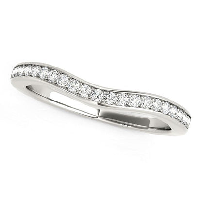 Anillo de boda curvo de oro blanco de 14k con diamantes (1/6 quilates en total)