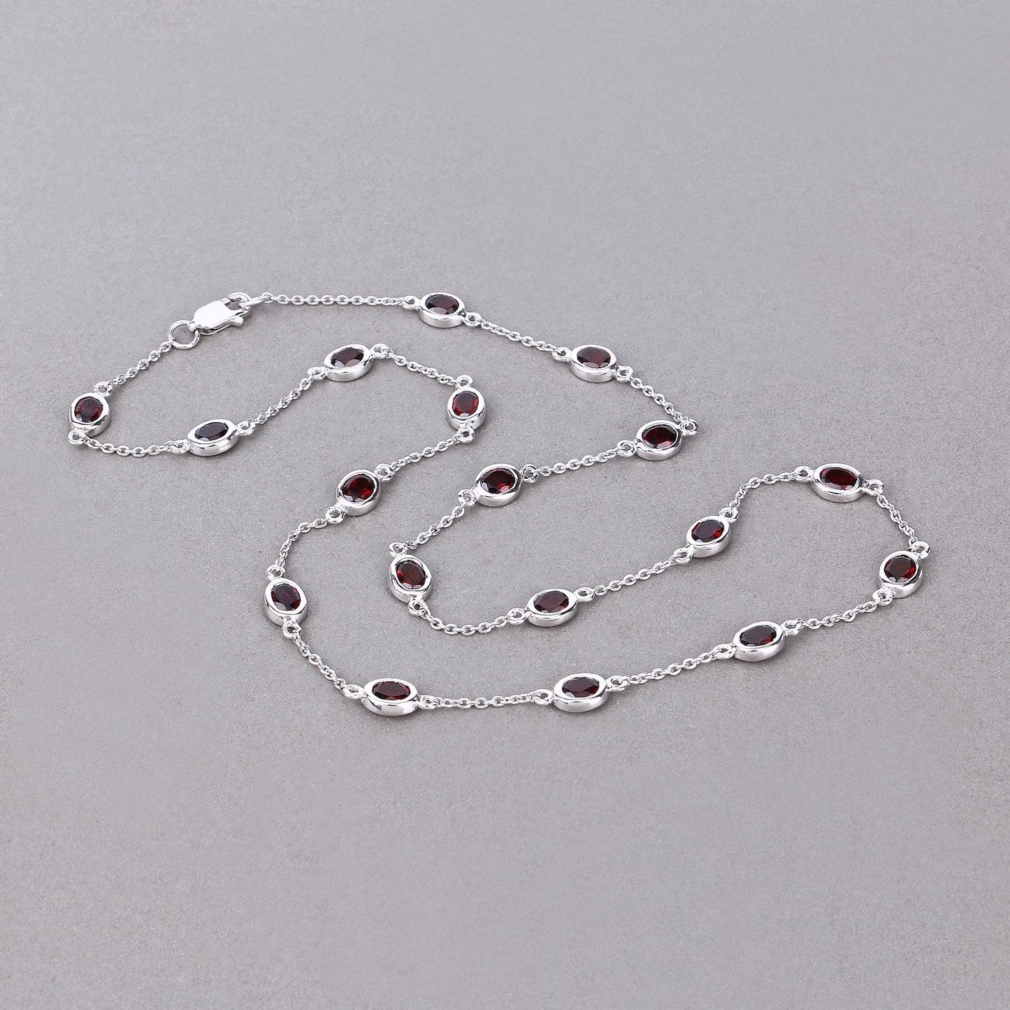 Collar de plata de ley .925 con granate genuino de 8.10 quilates