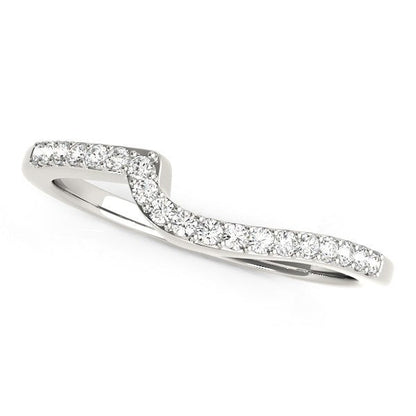 Anillo de boda con diamantes redondos y diseño curvo de oro blanco de 14 quilates (1/4 quilates en total)