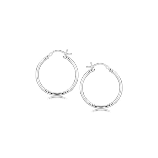 Aretes de aro finos y pulidos con motivo de chapado en rodio de plata de ley (25 mm)