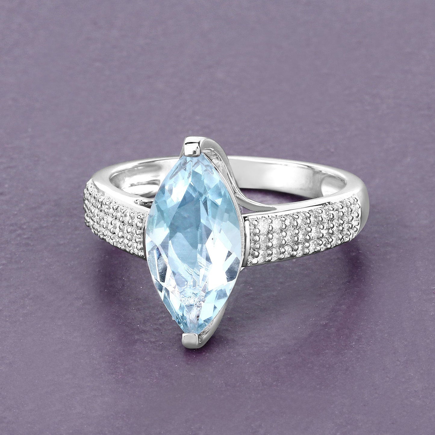 Anillo de oro blanco de 14K con aguamarina auténtica de 2.09 quilates y diamantes blancos