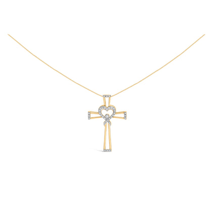 Collar con colgante de cruz, corazón entrelazado y lazo, de plata de ley 925 chapada en oro amarillo de 14K con diamante de 1/6 quilates (color H-I, claridad I2-I3) - 45,72 cm