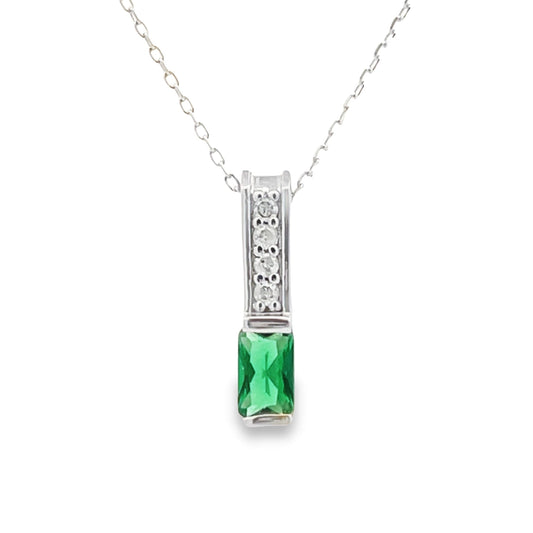 Colgantes de moda de esmeralda creada de 0,06 ct, oro blanco de 10 kt