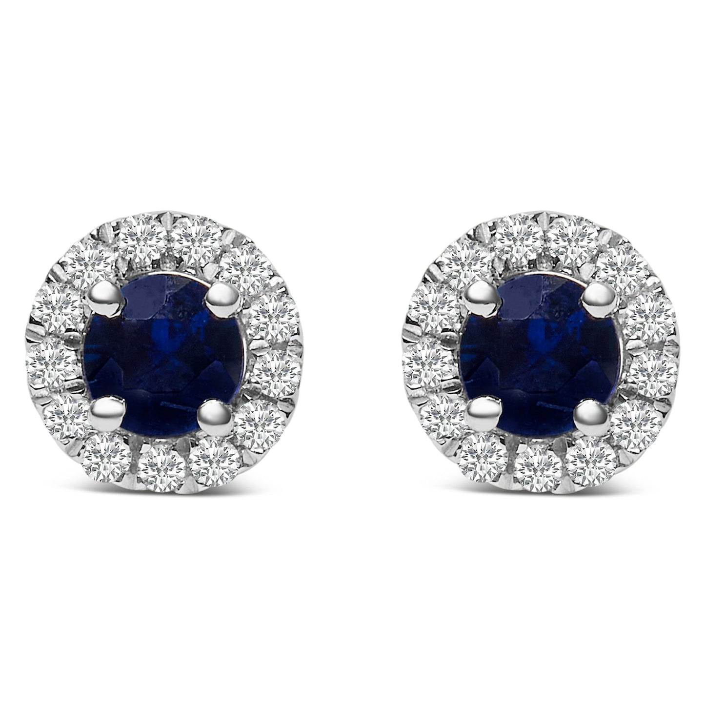 Pendientes de oro blanco de 10K con zafiro azul redondo de 3,25 mm x 3,25 mm y halo de diamantes de 1/10 Cttw (color I-J, claridad I1-I2)