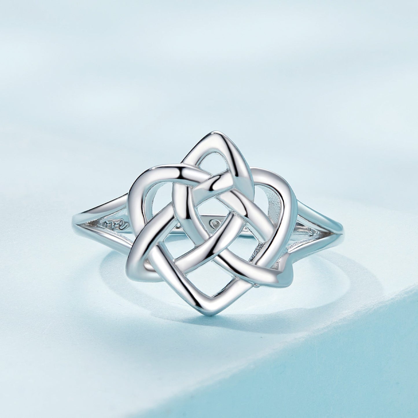 Anillo de Plata de Ley 925 Talla 6.0 con Baño de Platino