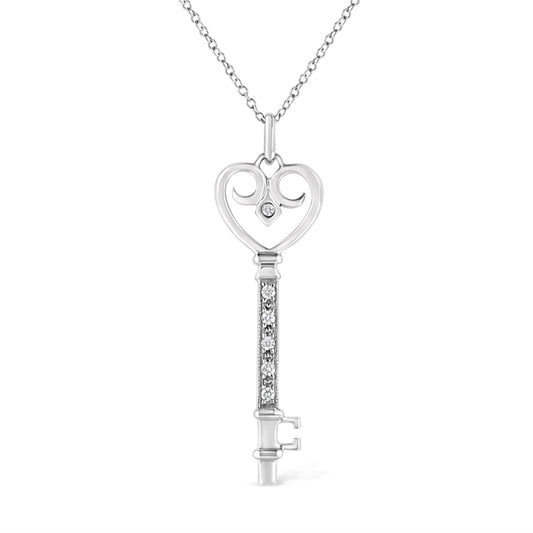 Collar de plata esterlina .925 con colgante de llave, corazón y candado con acentos de diamantes en pavé y engaste biselado de 18" (color K-L, claridad I1-I2)