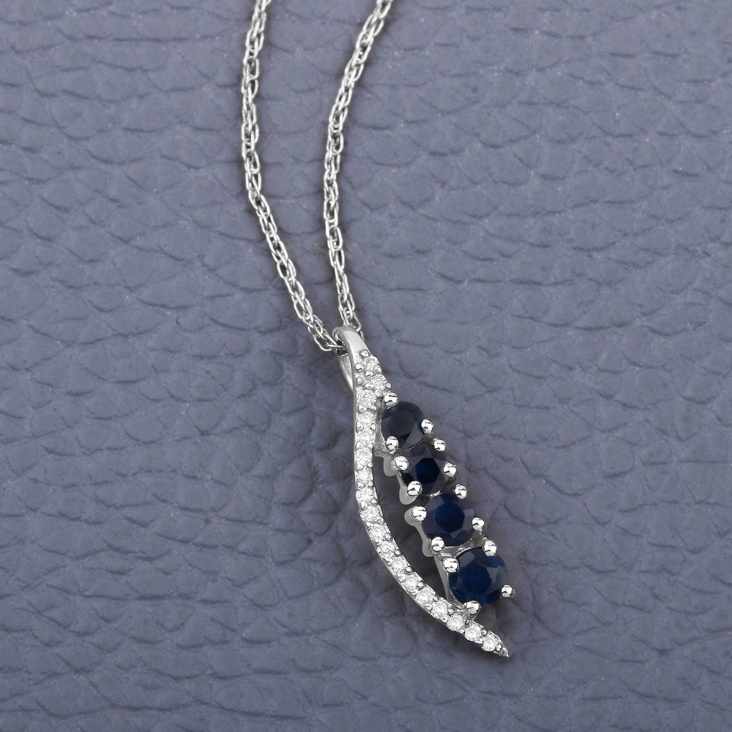 Colgante de oro blanco de 14 quilates con zafiro azul auténtico de 0,40 quilates y diamante blanco