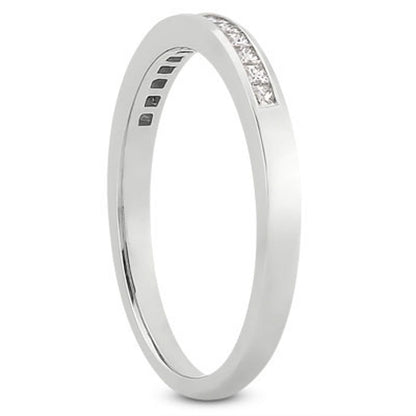 Anillo de boda de oro blanco de 14k con diamantes princesa engastados en canal