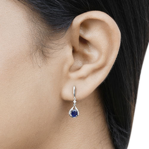 Pendientes de oro blanco de 14 quilates con zafiro azul auténtico de 0,86 quilates y diamantes blancos