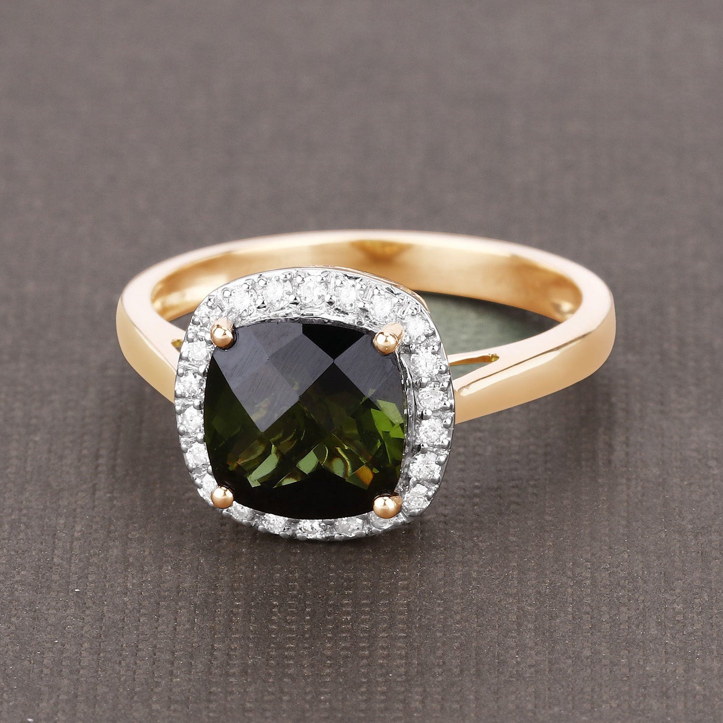 Anillo de 14K Oro Amarillo con Turmalina Verde Genuina de 2.64 Quilates y Diamantes Blancos