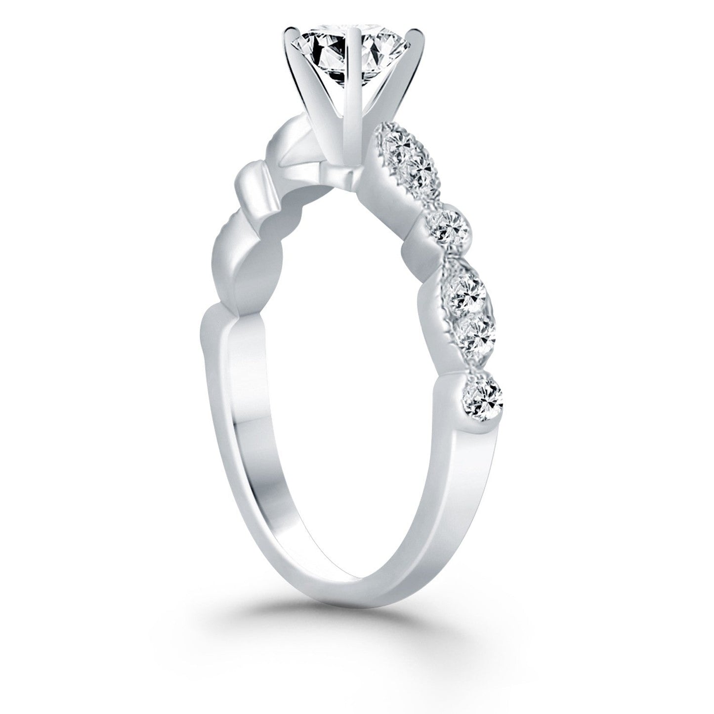 Anillo de compromiso de oro blanco de 14 quilates con diamantes de talla especial