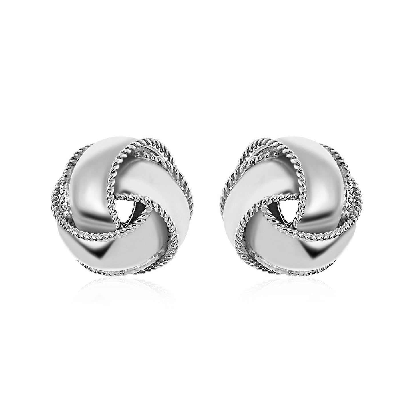 Pendientes de nudo de amor texturizados y pulidos de plata esterlina