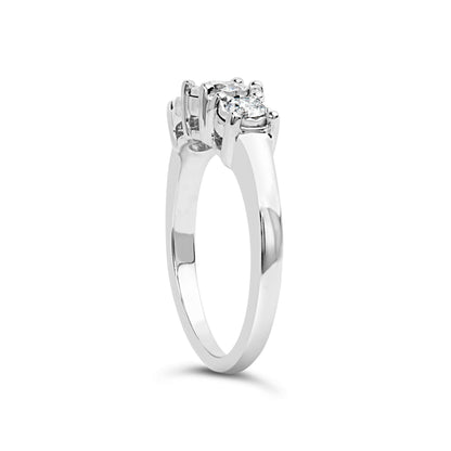 Anillo de oro blanco de 14 quilates con 1/2 quilate total de peso (CTTW) de diamantes cultivados en laboratorio redondos en engaste "milagroso" con tres piedras en placa de ilusión (color F-G, claridad VS1-VS2) - Talla de anillo 7