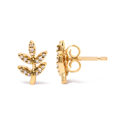 Pendientes de botón de hoja y rama acentuados con diamantes de oro amarillo de 10 qt y 1/10 ct (color H-I, claridad I1-I2)