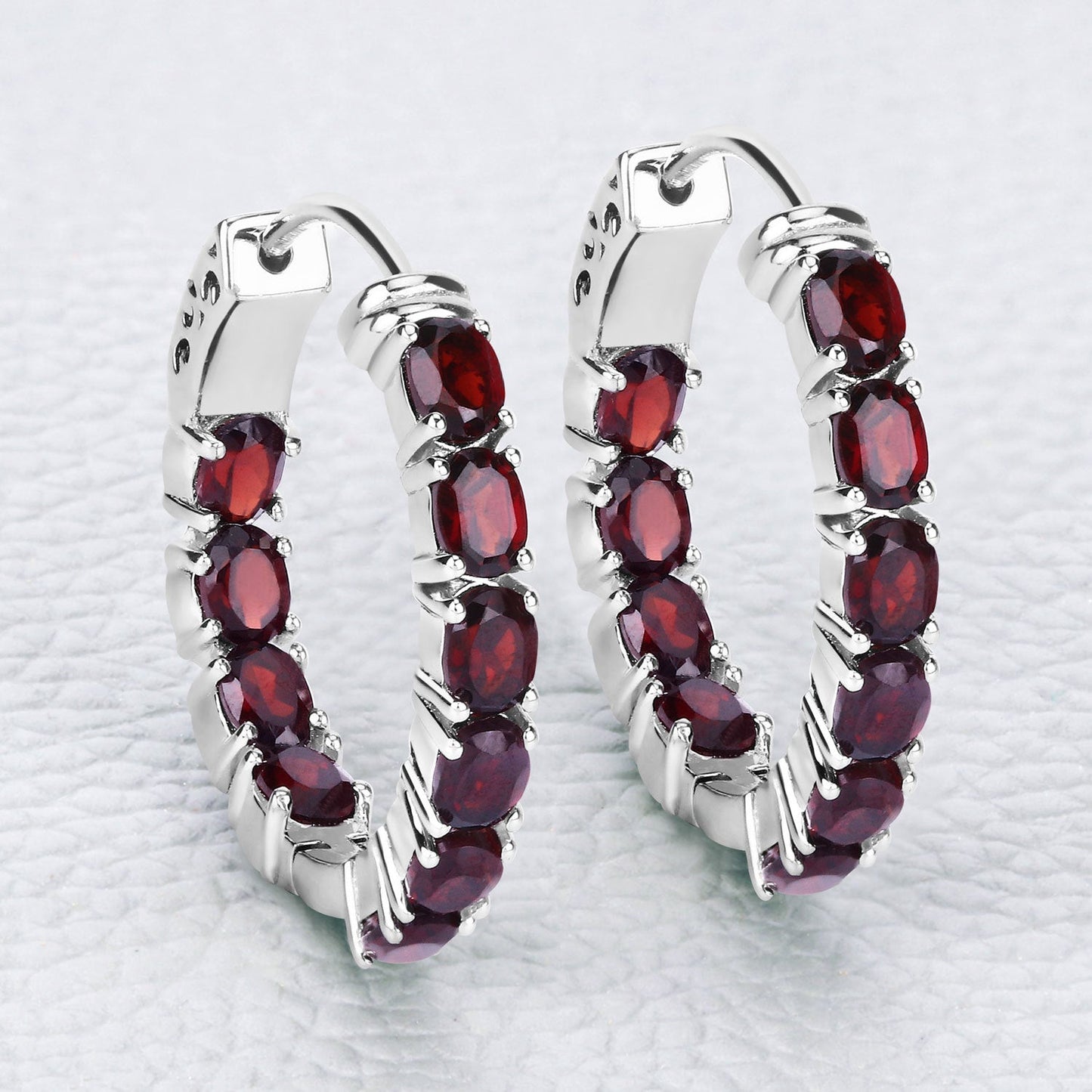Pendientes de plata de ley .925 con granate auténtico de 4.00 quilates