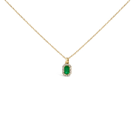 Collar con colgante de oro amarillo de 10K, esmeralda verde de 5x3mm y halo de diamantes con forma octogonal de 45,72 cm (color I-J, claridad I1-I2)