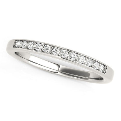 Alianza de boda de oro blanco de 14 quilates con diamantes (1/8 quilates en total)