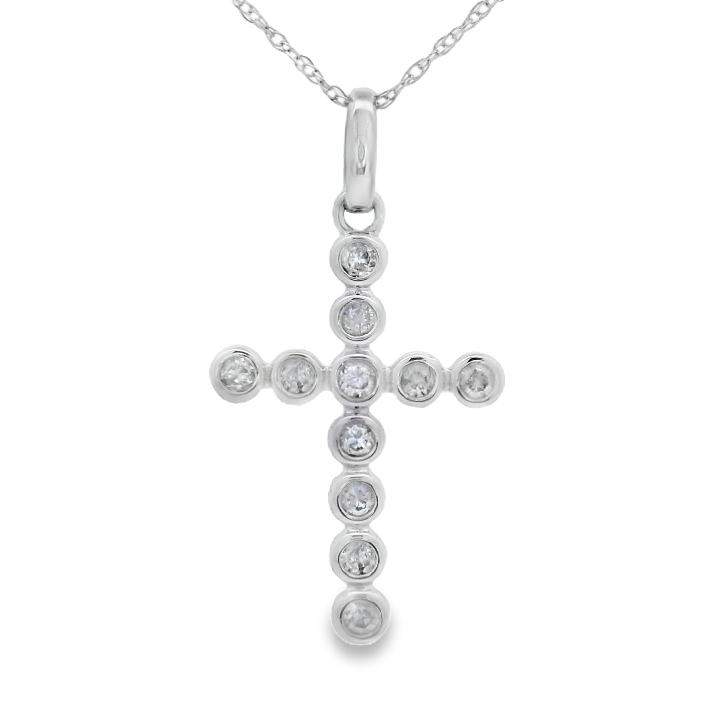 Colgante religioso de cruz con diamante de .20 ct en oro blanco de 14kt
