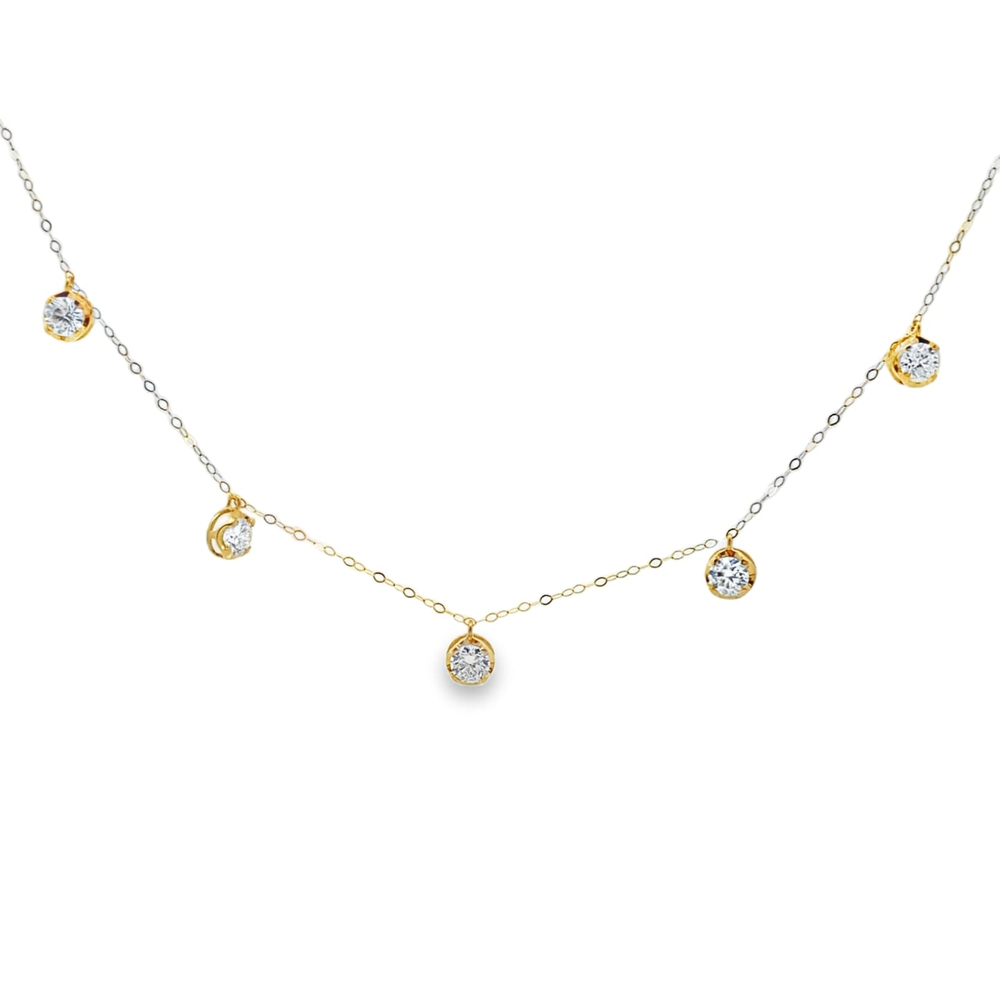 Diamante creado en laboratorio de 1.58 ct engastado por yardas en oro amarillo de 14 kt
