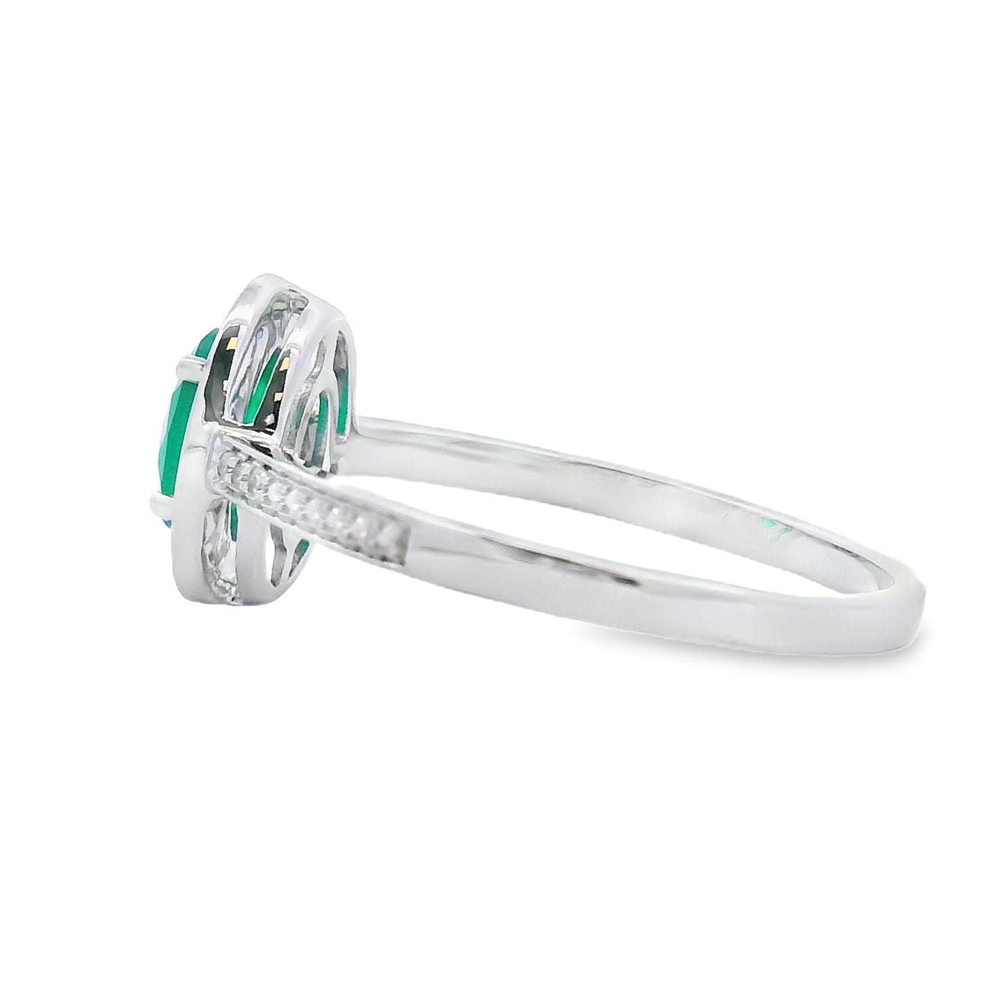 Anillo de calcedonia y diamantes de 0,53 ct en oro blanco de 10 kt