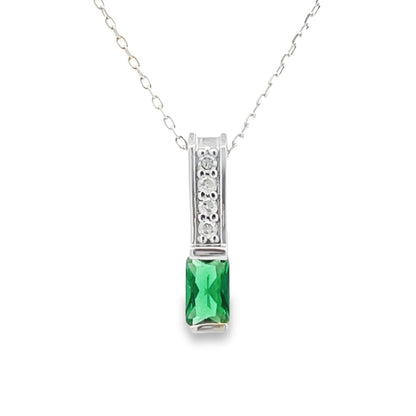 Colgantes de moda de esmeralda creada de 0,06 ct, oro blanco de 10 kt