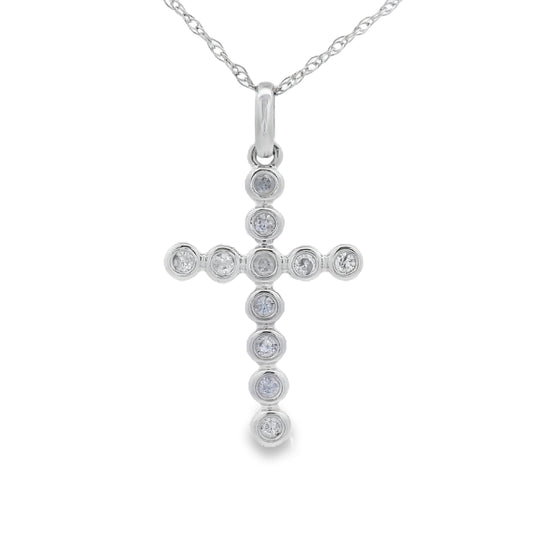 Colgante religioso de cruz de diamantes de 0,09 ct en oro blanco de 14 K