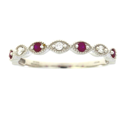Anillo de boda con diamante y rubí de .15 ct en oro blanco de 14 kt